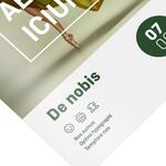 Kwadratowa ulotka na papierze kredowym.