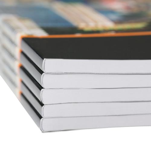 Katalog szyty zszywkami.