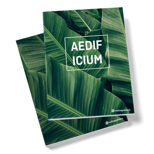 Papierowy notatnik, bindowany pionowo.