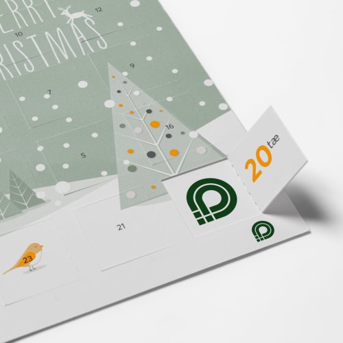 Papierowy kalendarz adwentowy z okienkami do otwierania.