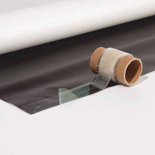 Dwustronna taśma samoprzylepna (w zależności od wersji banera) jest dostarczana zawsze w odpowiedniej długości